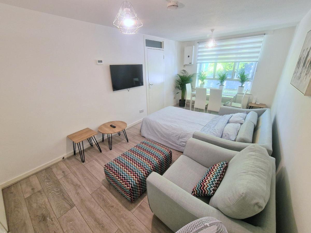 Flat In Battersea, 5 Minutes From Clapham Junction Station Apartment Londra Exterior foto