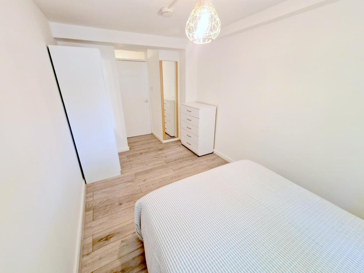 Flat In Battersea, 5 Minutes From Clapham Junction Station Apartment Londra Exterior foto